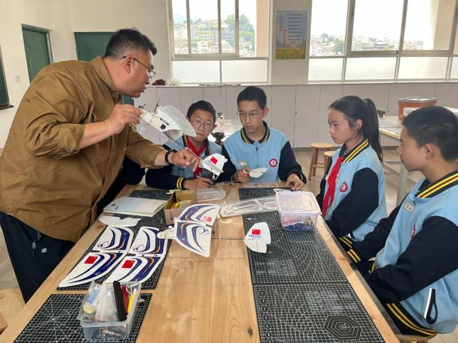PG电子大理青少年科技教诲扑灭将来星火(图13)