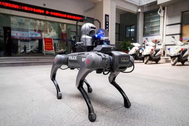 PG电子平台警用机器狗表态广州中心商圈科技助力都会宁静办理晋级(图2)